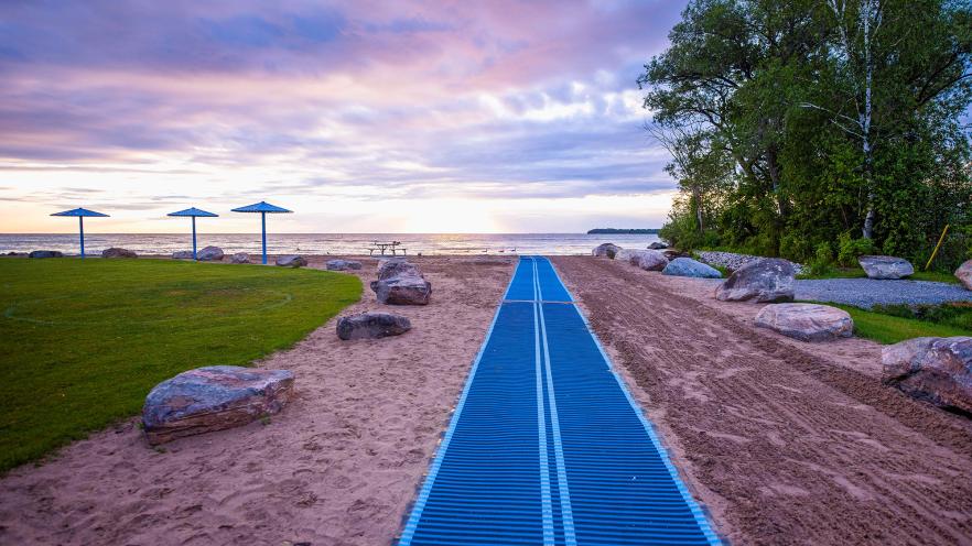 Beach wheelchair mat providing access to water